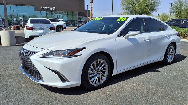 Close-up view of the Lexus ES 300h Luxury, highlighting its elegant design and hybrid performance features.