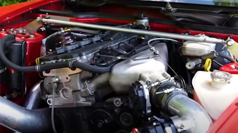 Close-up of a Volkswagen five-cylinder turbo engine showcasing its turbocharger and intake components.