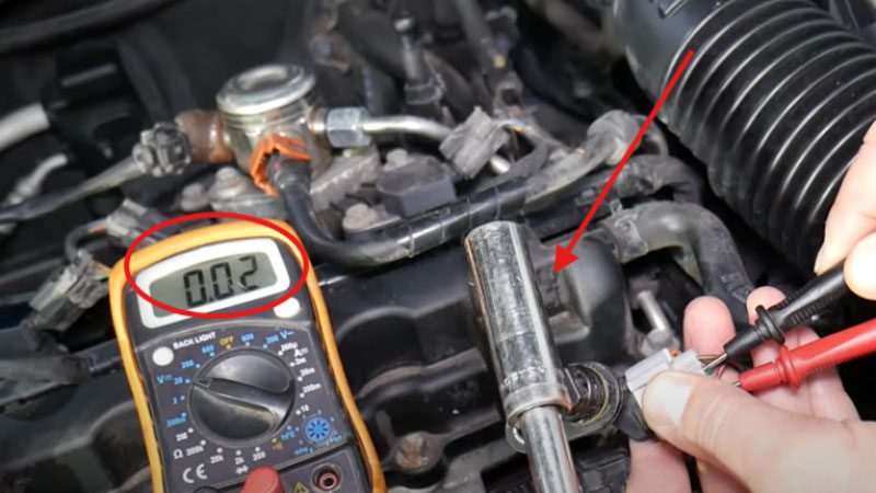 Checking voltage by holding a metal object near the camshaft position sensor.