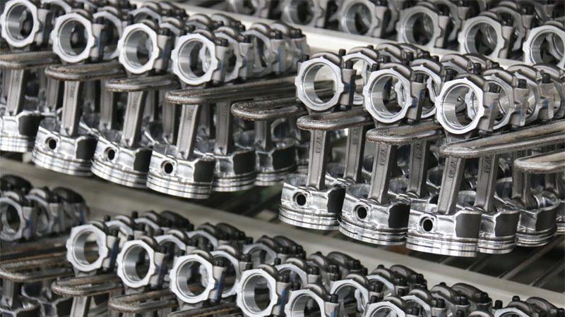 High-quality engine parts displayed at Nanjing Woda's factory