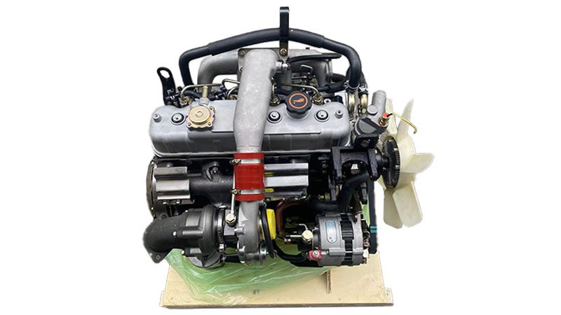 Another side view of an Isuzu 4JB1-T turbo diesel engine, displaying the turbocharger setup and engine assembly details.