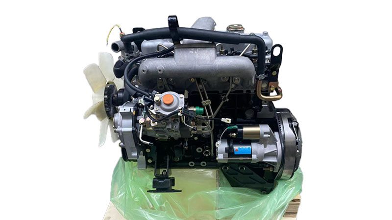 Alternate side view of an Isuzu 4JB1-T turbo diesel engine, showing additional components and structural layout.