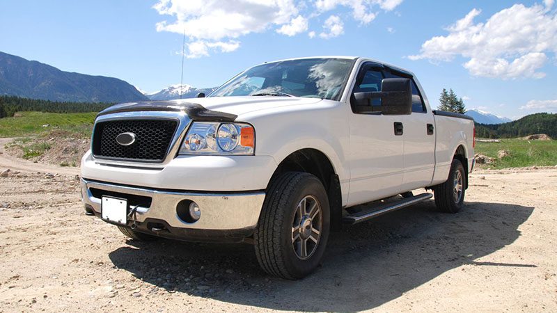 Close-up of a pickup truck – Illustrating key factors affecting a truck’s fuel economy, including engine performance and aerodynamics.