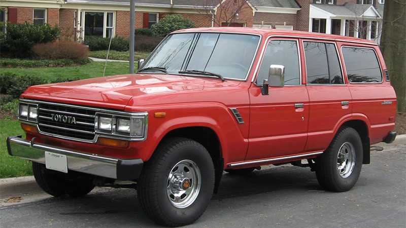 Close-up of a 1980–1989 Toyota Land Cruiser, a model compatible with the 1HZ engine.