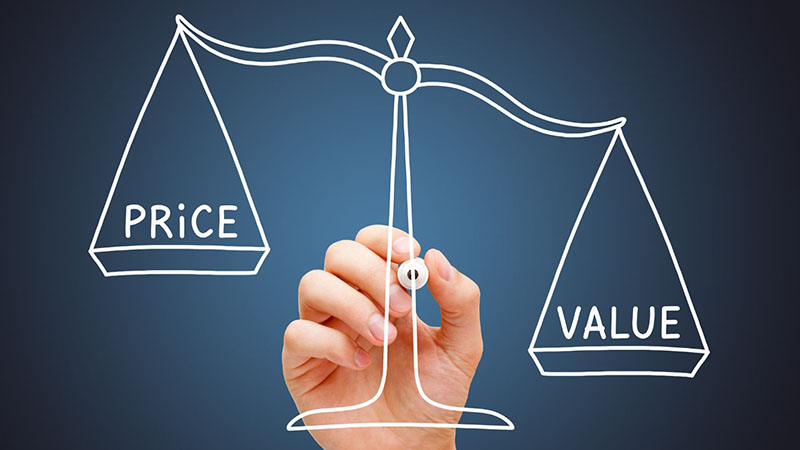 Value price scale business concept, illustrating the balance between price and value when choosing an auto engine supplier.