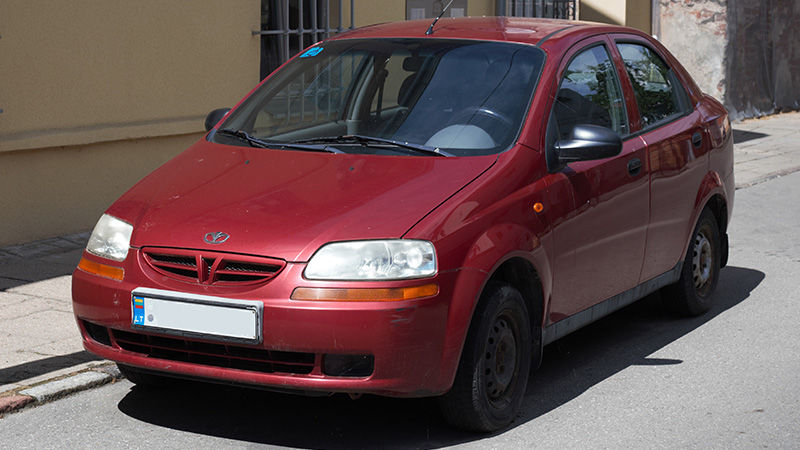 Front view of a Daewoo Kalos sedan with B12S1 engine application.