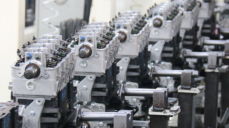 Auto engine assembly line at Woda Auto factory showing controlled production and quality inspection.