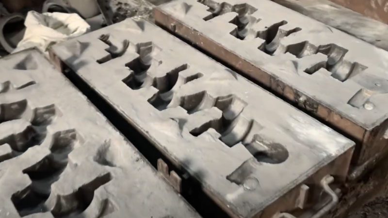 Ober- und Unterteile der Kurbelwellenform.