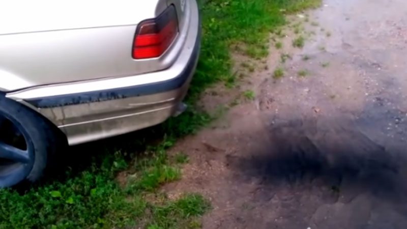 Sensor de temperatura de la culata defectuoso que provoca humo negro después del arranque.