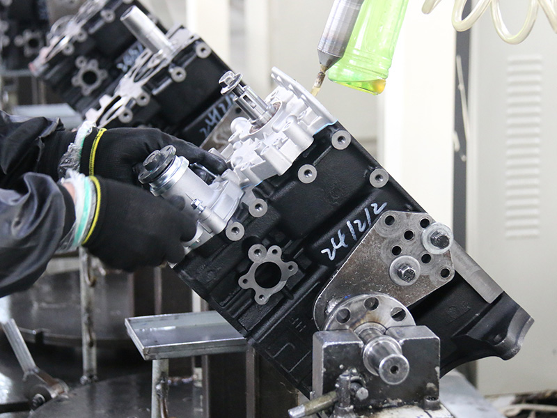 Engine assembly line at Nanjing Woda Auto Technology Co., Ltd. factory.