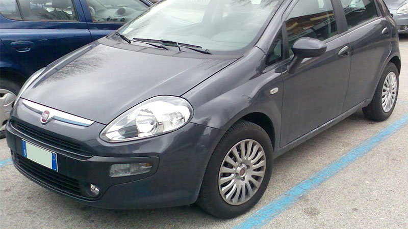 Front view of a Fiat Punto vehicle.