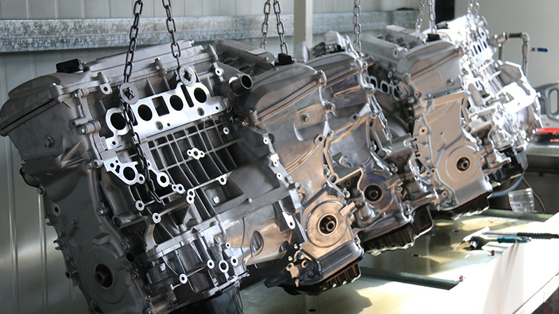 Nuevos motores de automóvil ensamblados en la línea de producción de la fábrica de Woda Auto.