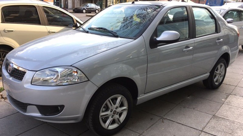 Fiat Siena EL 1.0 FIRE Flex sedan front view.