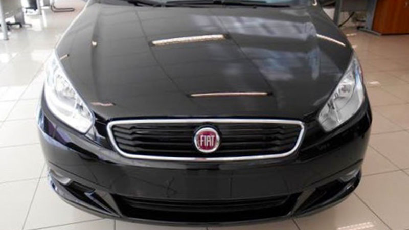 Front view of Fiat Grand Siena 1.0 FIRE Flex vehicle.