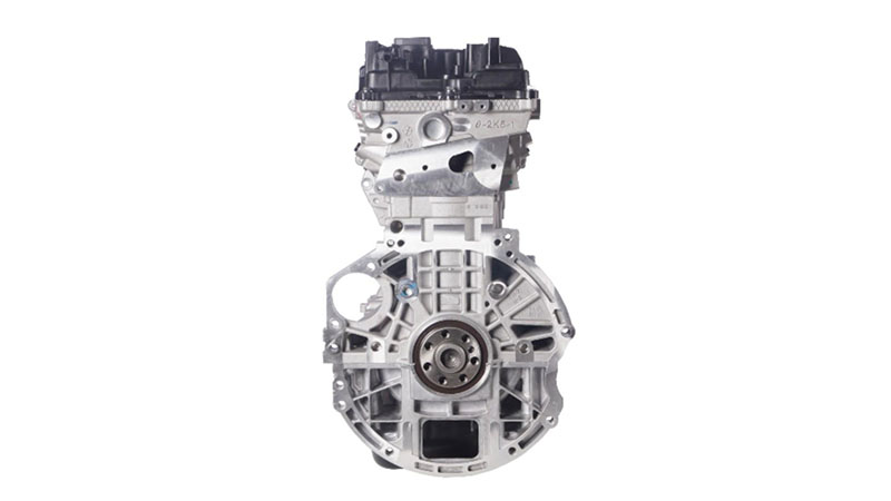 Side view of a G4KD long block engine.