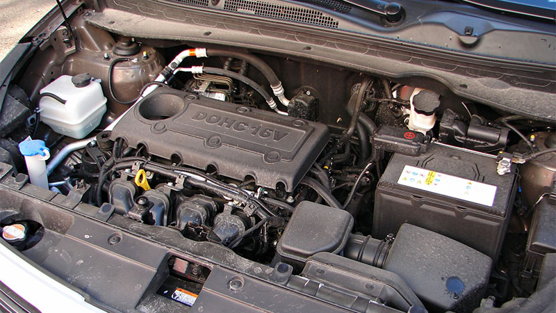Kia Sportage engine installed under the hood.