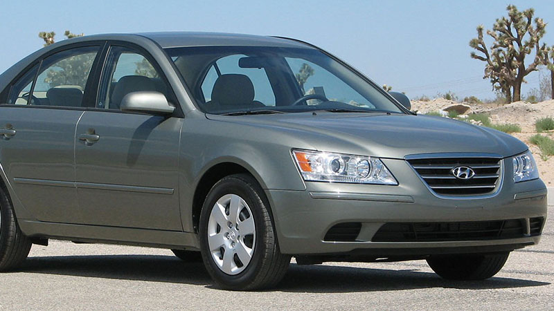 Hyundai Sonata exterior view, a common model equipped with the G4KD engine.