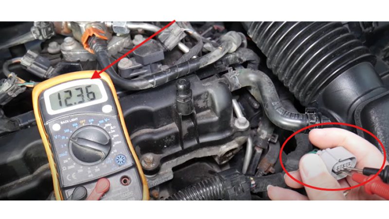 Identifying the camshaft position sensor battery wire.
