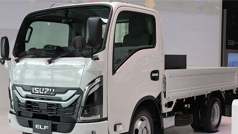 Front view of Isuzu light truck used for commercial transport.