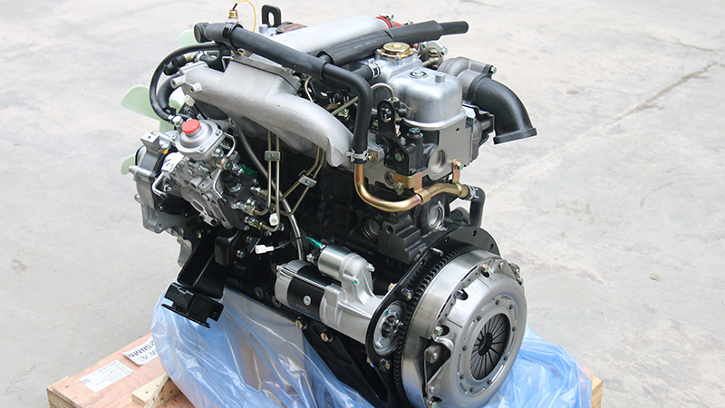 Close up of Isuzu 4JB1T engine showing mechanical diesel engine details.