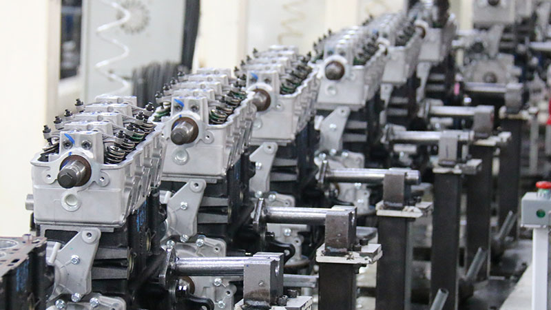 Линия по сборке автомобильных двигателей на заводе Woda Auto.