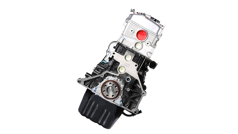 Вид сбоку на рядный четырехцилиндровый двигатель Mitsubishi 4G64.