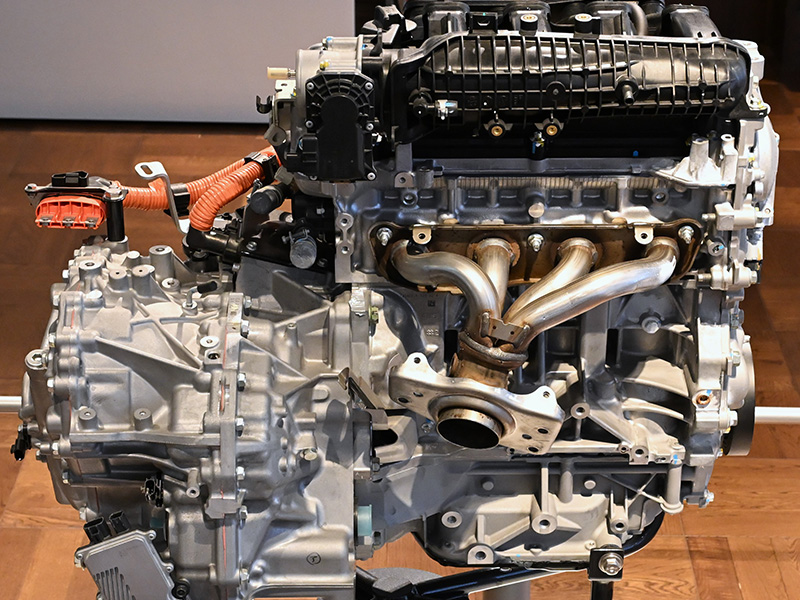 Nissan X-Trail T32 hybrid engine system within powertrain.