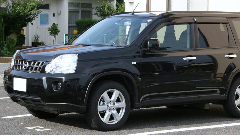 Nissan X-Trail T31 close-up view.