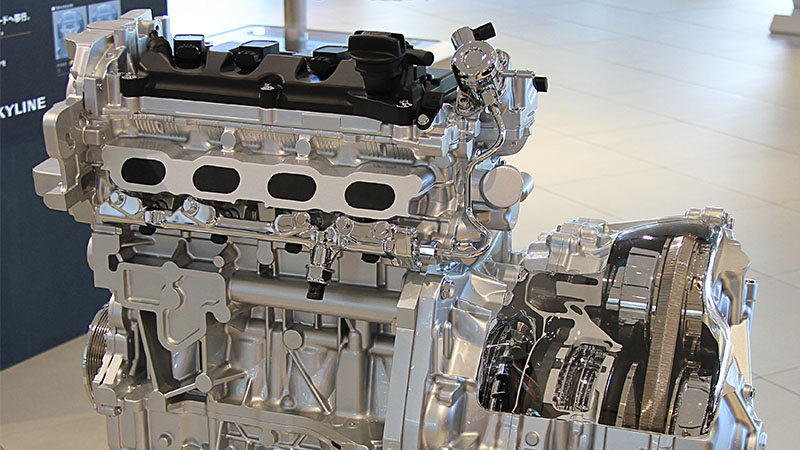 Nissan X-Trail powertrain showing engine system and components.