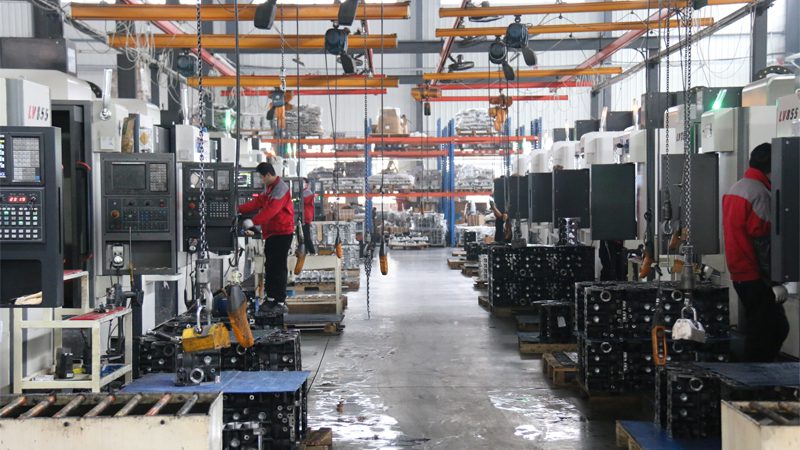 Remanufacturing workshop at Nanjing Woda Auto Technology's factory, showcasing engine rebuild operations and assembly stations.