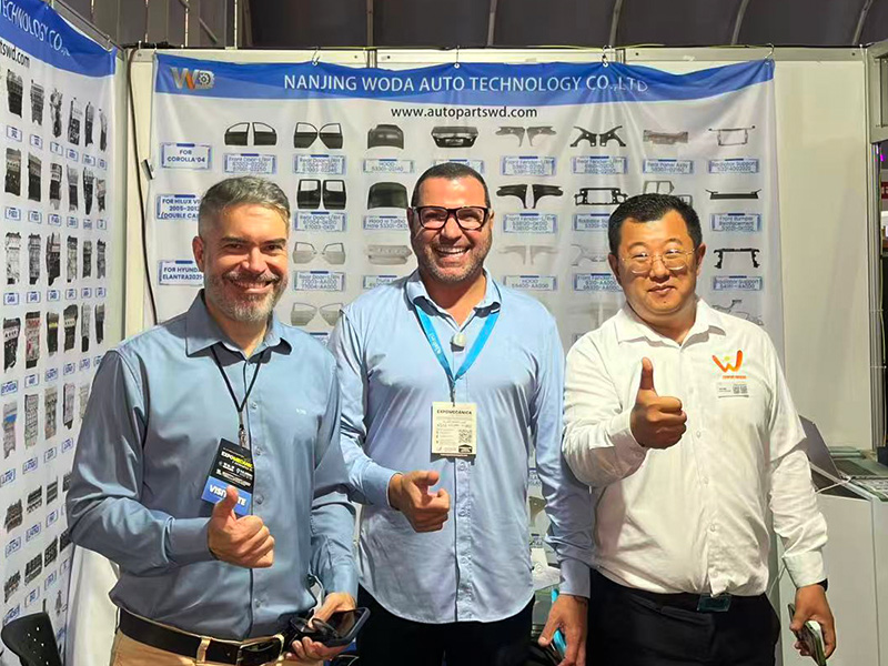 Woda team with customers at an auto parts exhibition