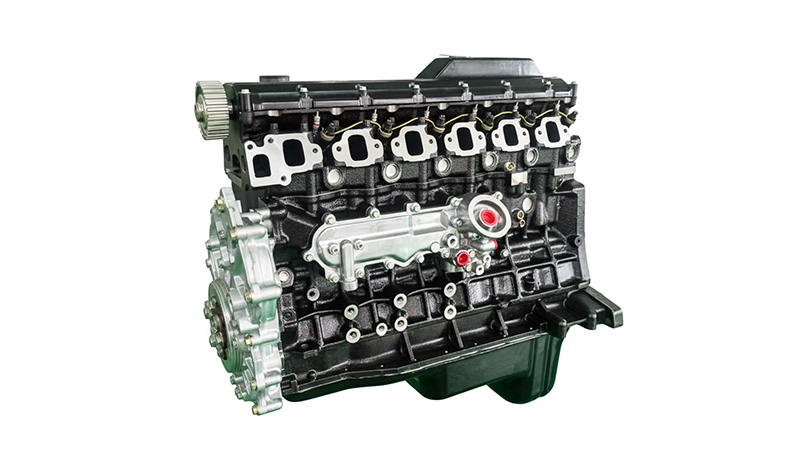 Gros plan sur un bloc-moteur diesel Toyota 1HZ.