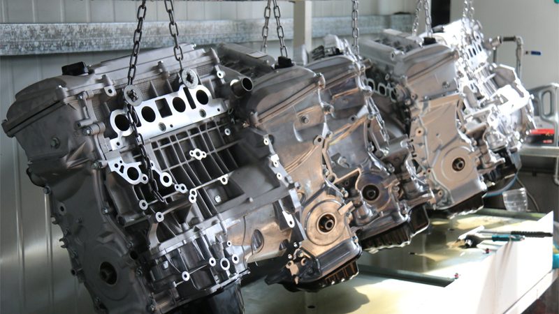 Un moteur nouvellement assemblé présenté dans l'usine de Nanjing Woda Auto Technology, mettant en évidence la fabrication de précision et le contrôle qualité.