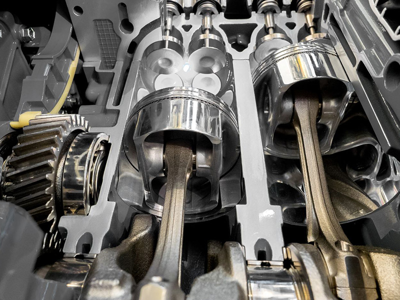 Visão interna dos cilindros, pistões e válvulas de um motor de 4 tempos – estrutura interna detalhada de um motor automotivo.