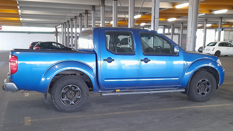 Nissan Navara D40 pickup truck equipped with a YD25 diesel engine.