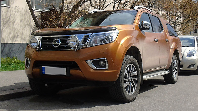 Front view of a Nissan Navara pickup.